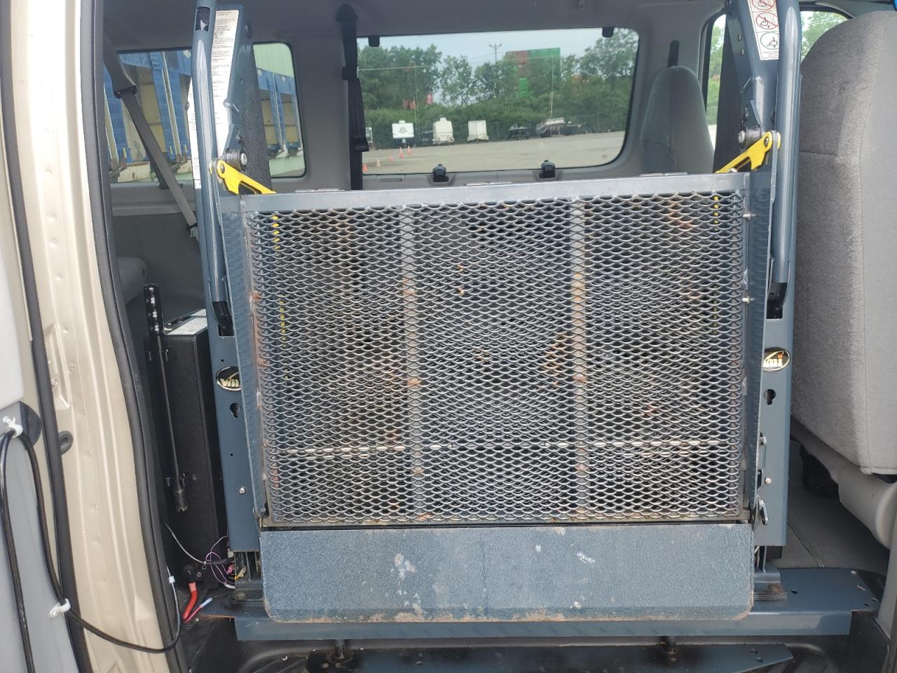 2008 Ford Econoline E350 Super Duty Wagon VIN: 1FBNE31L58DB20306 Lot: 62041015