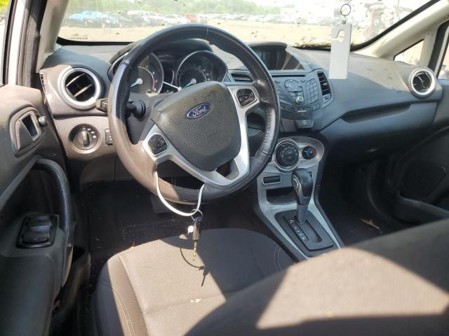  FORD FIESTA 2015 Серебристый