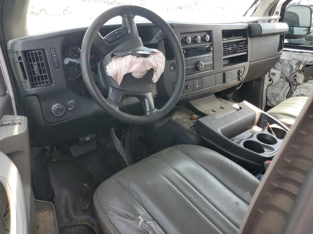 CHEVROLET EXPRESS 2015 VIN 1GCWGFCF4F1235531 zdjęcie 8