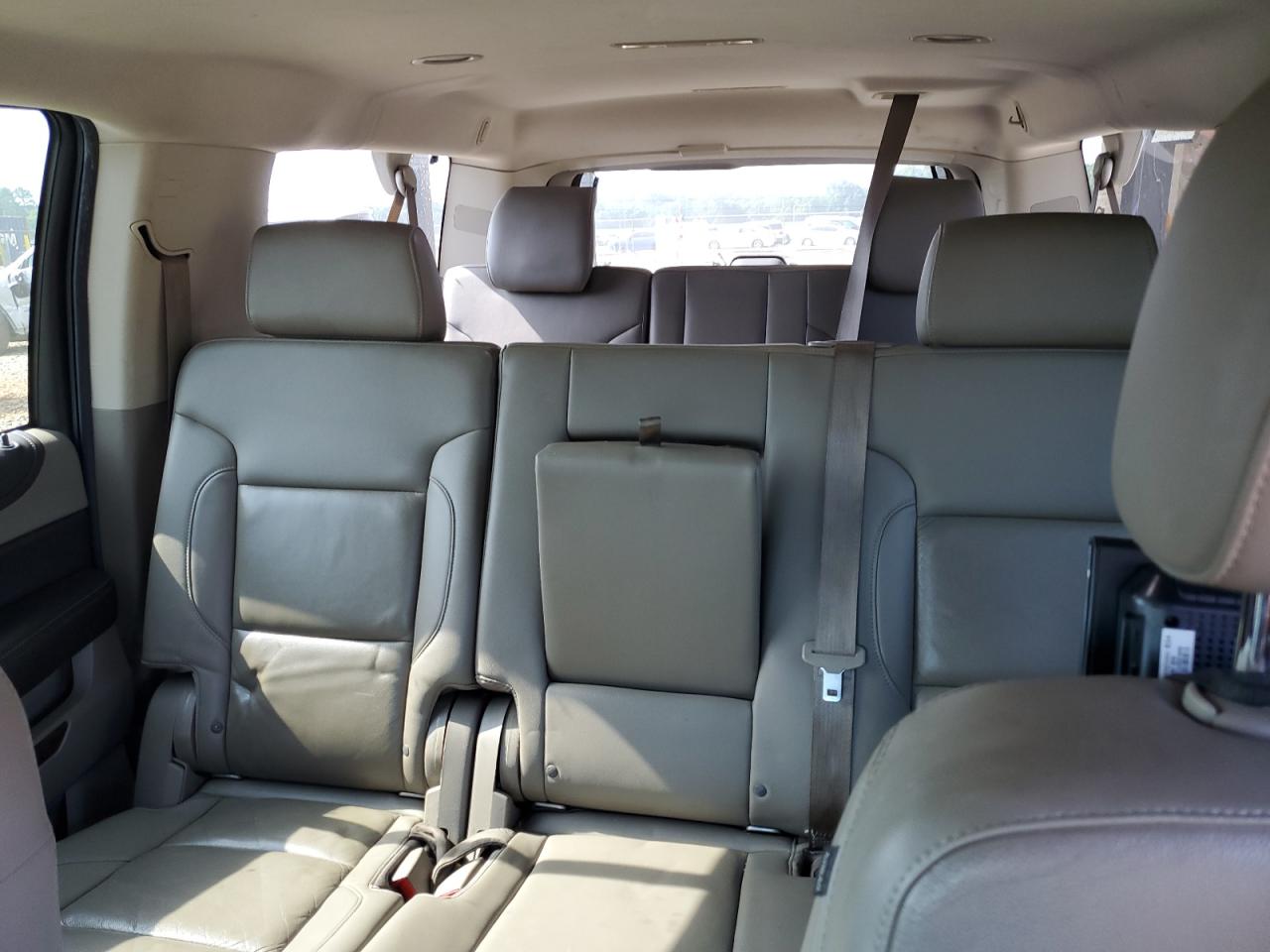 2015 Chevrolet Suburban C1500 Lt VIN: 1GNSCJKC3FR688357 Lot: 61995485