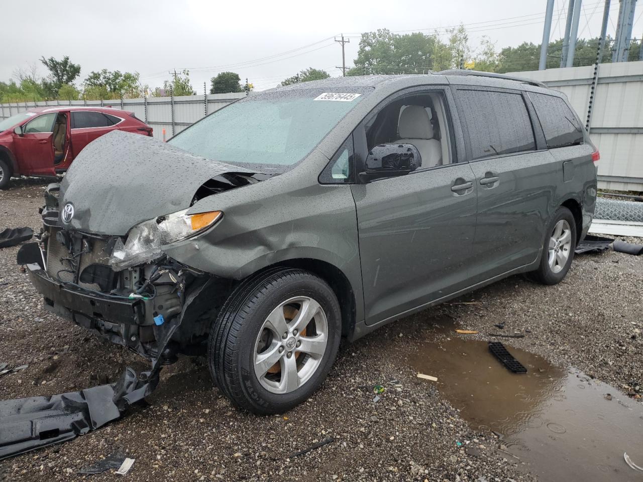 2013 Toyota Sienna Le for Sale in Chicago Heights, IL - Front End