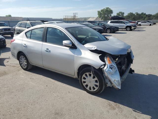  NISSAN VERSA 2018 Серебристый
