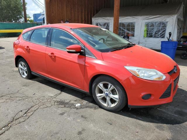 Hatchbacks FORD FOCUS 2014 Red