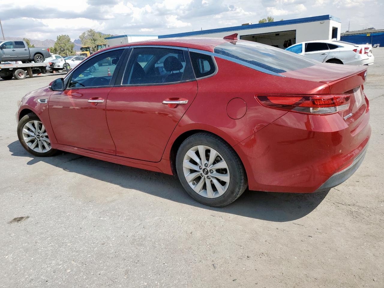 KIA OPTIMA 2018 VIN 5XXGT4L35JG223864 фото 2