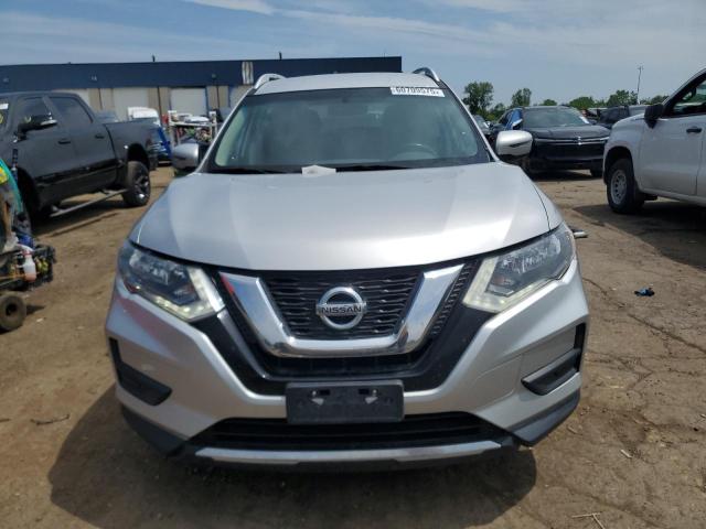  NISSAN ROGUE 2017 Srebrny