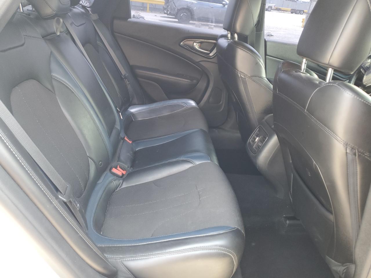 2016 Chrysler 200 S VIN: 1C3CCCBB4GN158105 Lot: 62373395