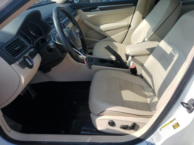  VOLKSWAGEN PASSAT 2017 Белы