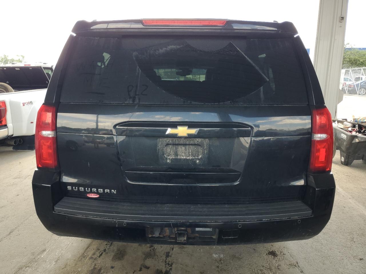 2018 Chevrolet Suburban K1500 Lt VIN: 1GNSKHKC2JR181437 Lot: 62150525