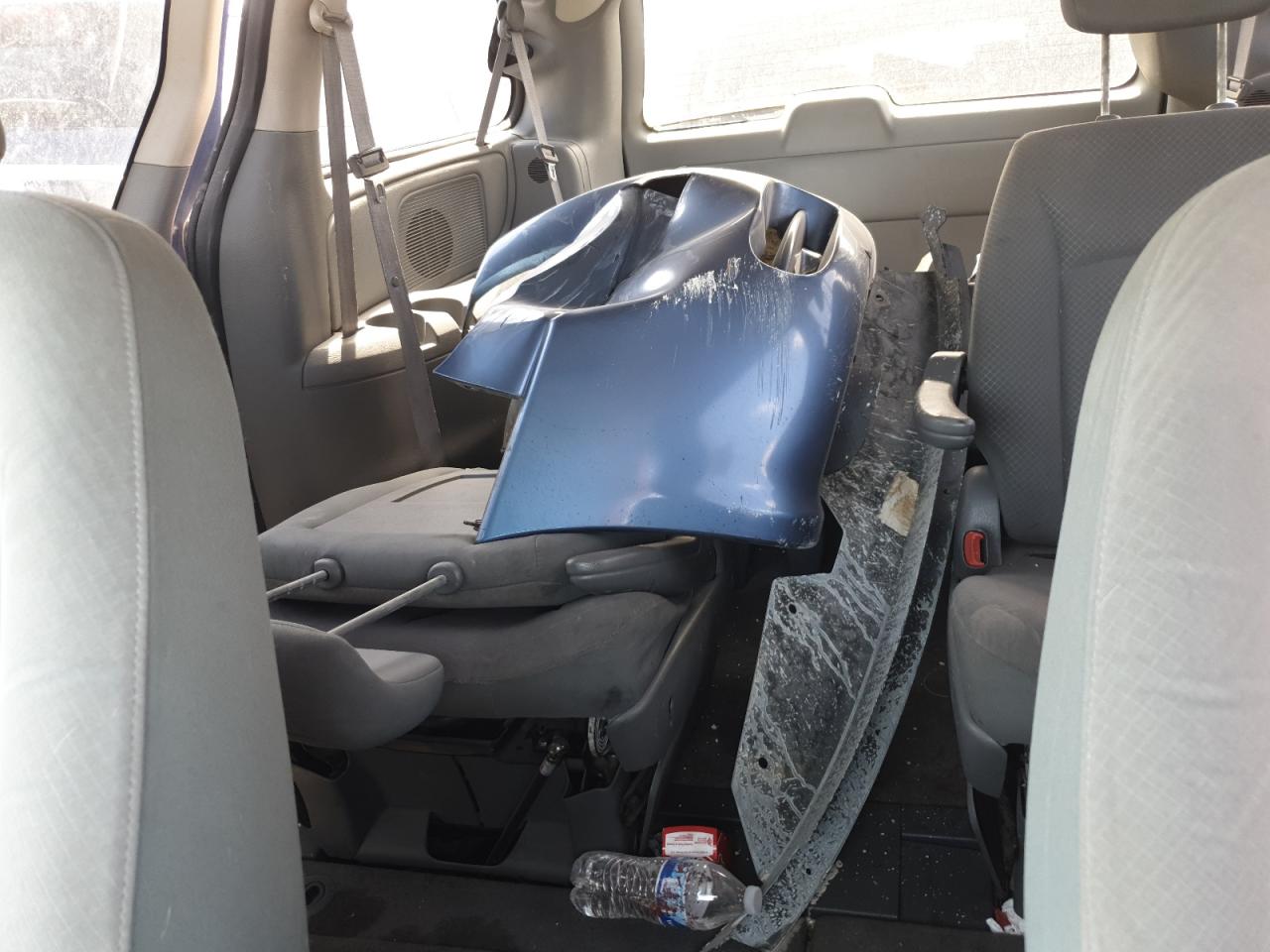 2007 Chrysler Town & Country - Image 10