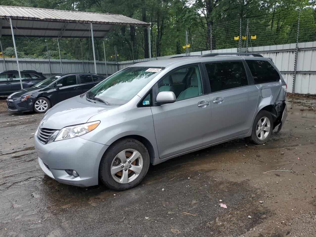 2012 Toyota Sienna Le for Sale in Austell, GA - Rear End