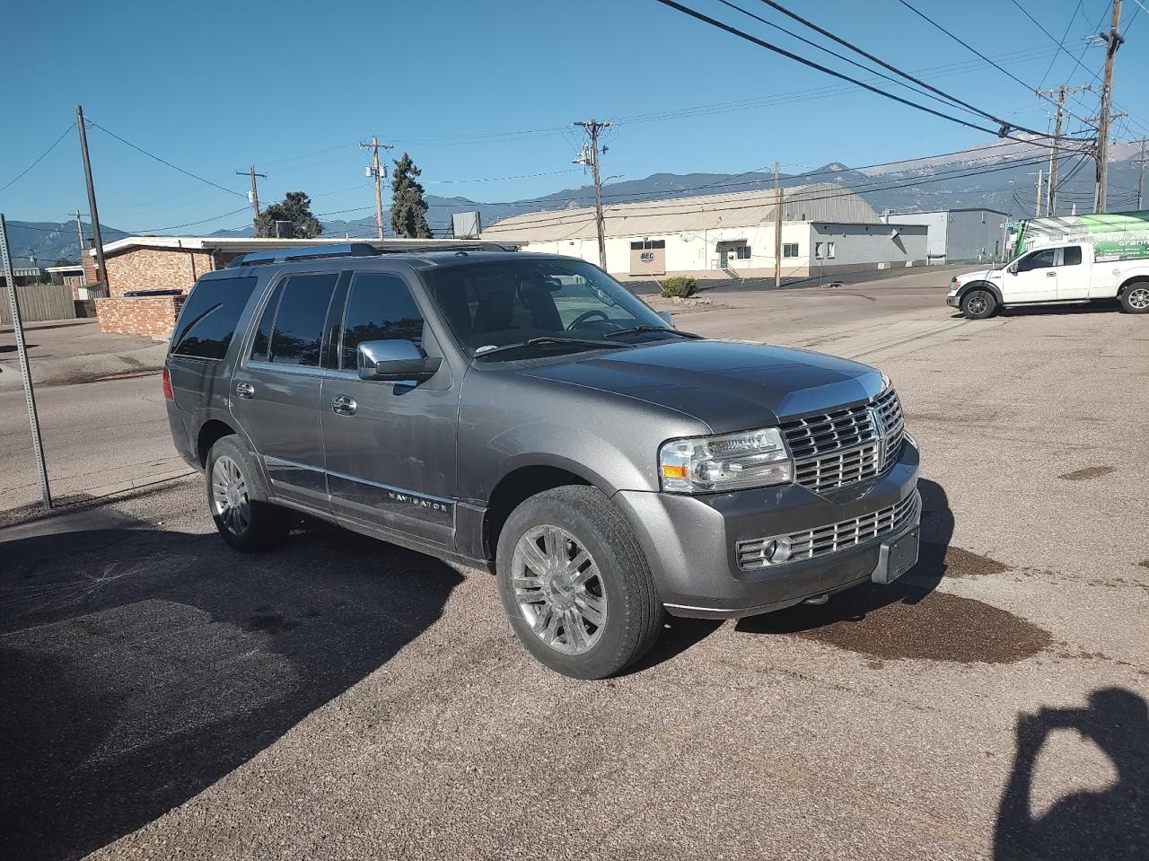 2010 Lincoln Navigator for Sale in Colorado Springs, CO - Minor Dent/Scratches