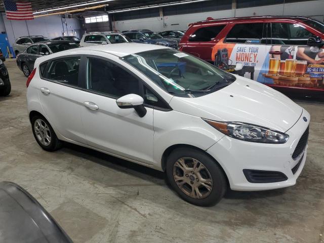  FORD FIESTA 2015 Biały
