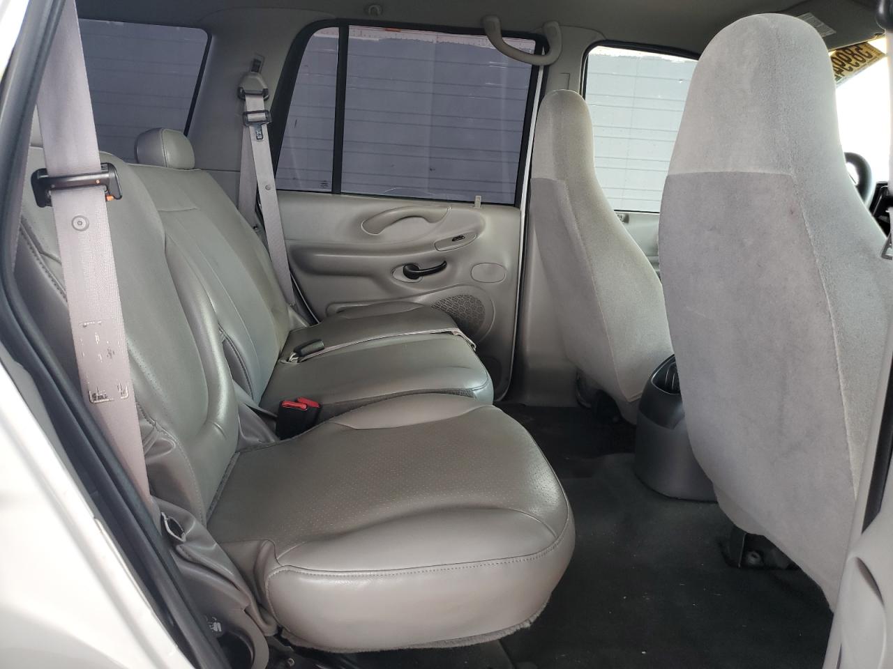 2000 Ford Expedition Xlt VIN: 1FMPU16LXYLC25638 Lot: 58994205