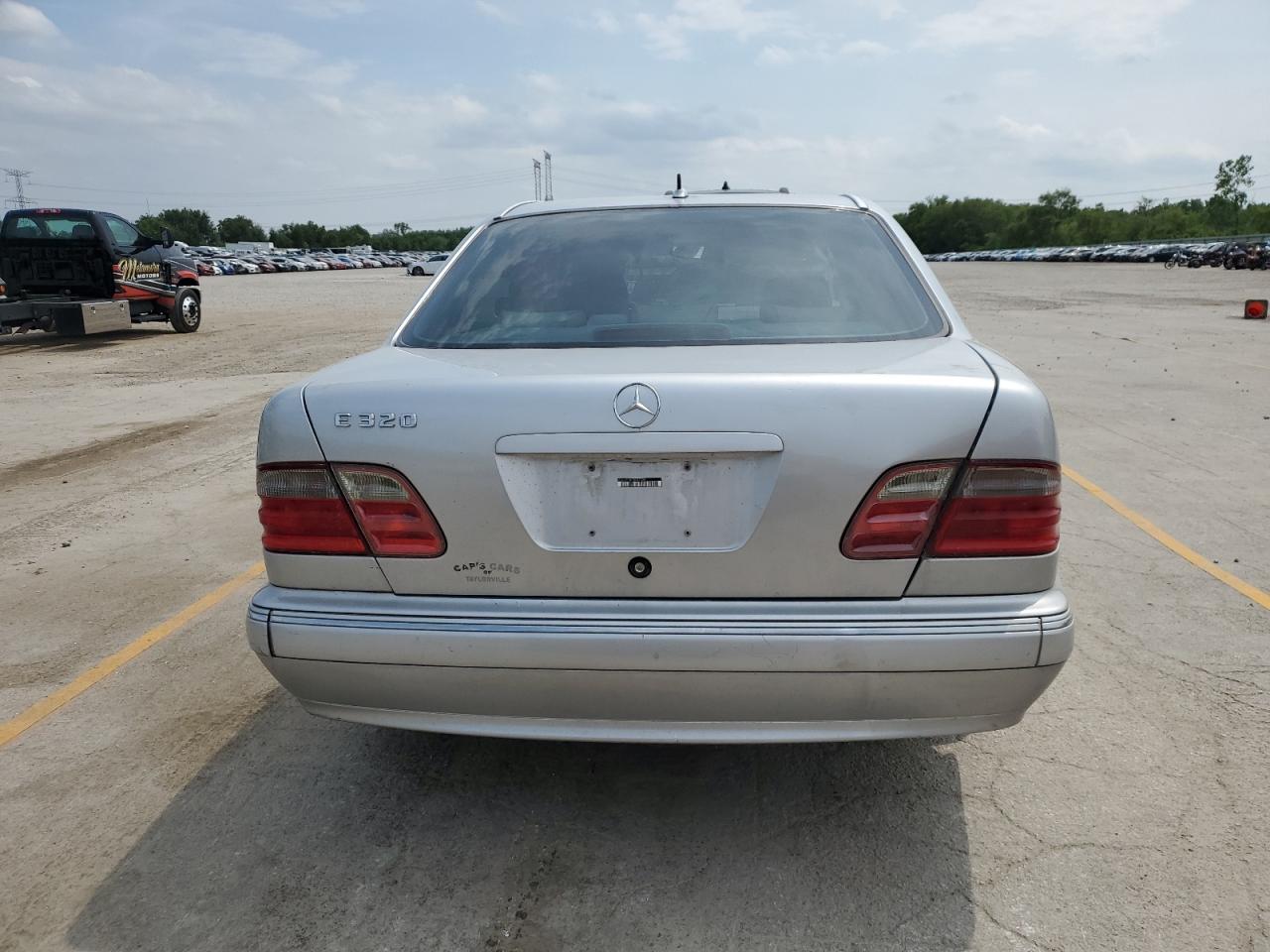 2000 Mercedes-Benz E 320 VIN: WDBJF65J4YB045304 Lot: 59443875