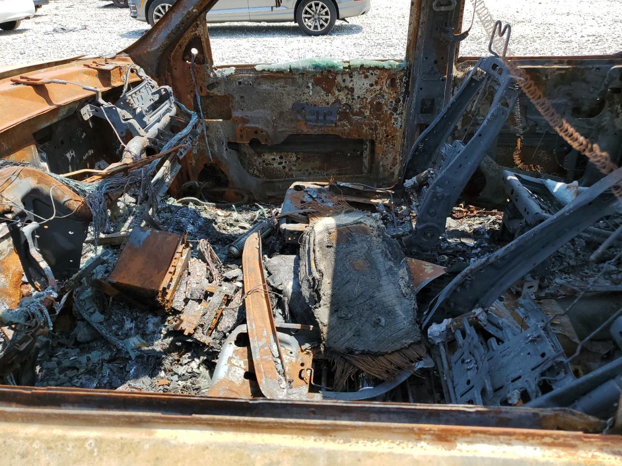 2013 GMC Yukon Xl Denali VIN: 1GKS2MEF7DR267584 Lot: 84202135