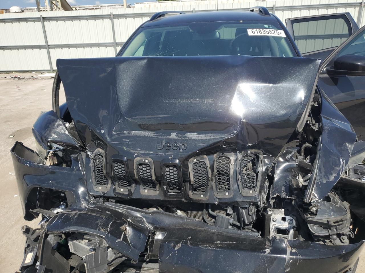 2016 Jeep Cherokee Latitude VIN: 1C4PJMCB6GW218628 Lot: 61835825