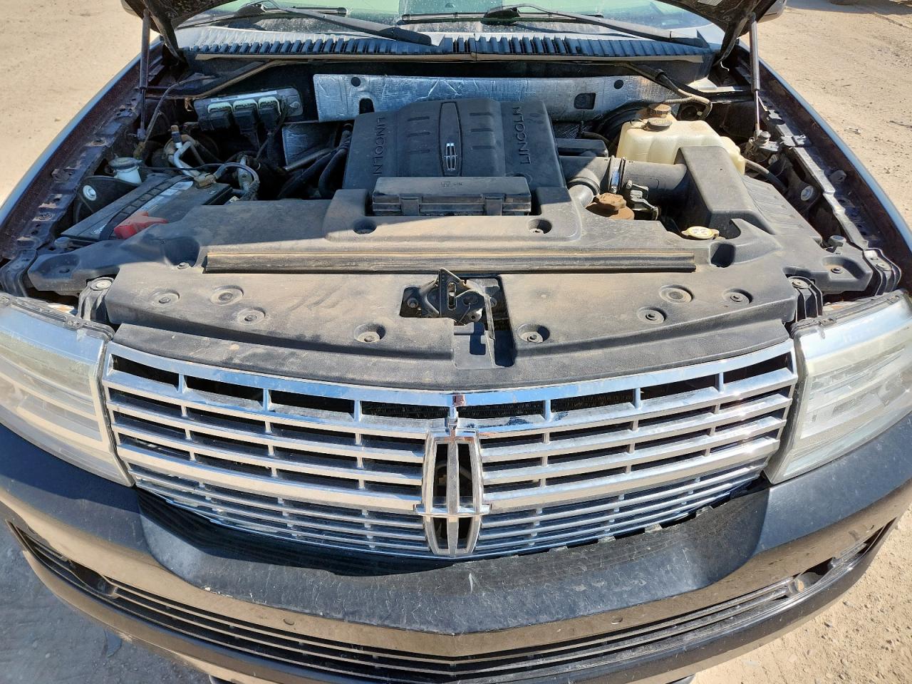 2011 Lincoln Navigator VIN: 5LMJJ2H54BEJ10058 Lot: 61057815