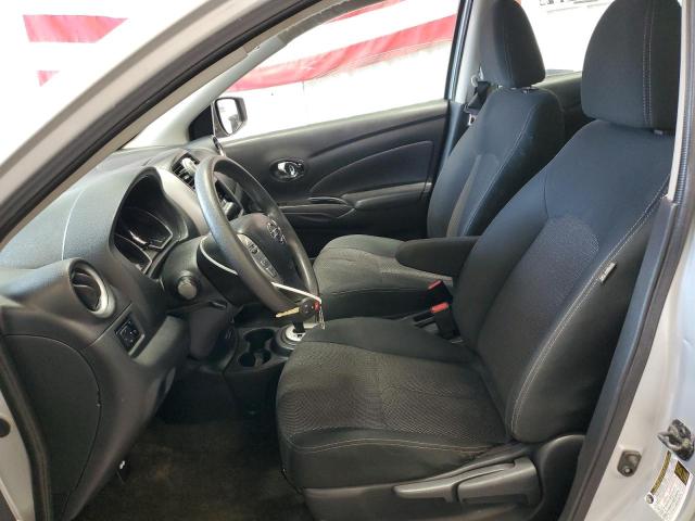  NISSAN VERSA 2017 Srebrny