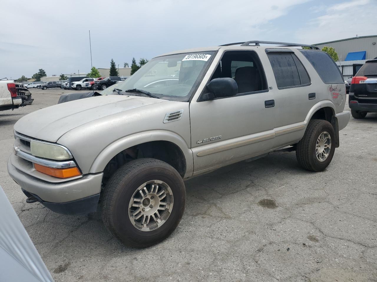 2002 Chevrolet Blazer for Sale in Bakersfield, CA - Rear End