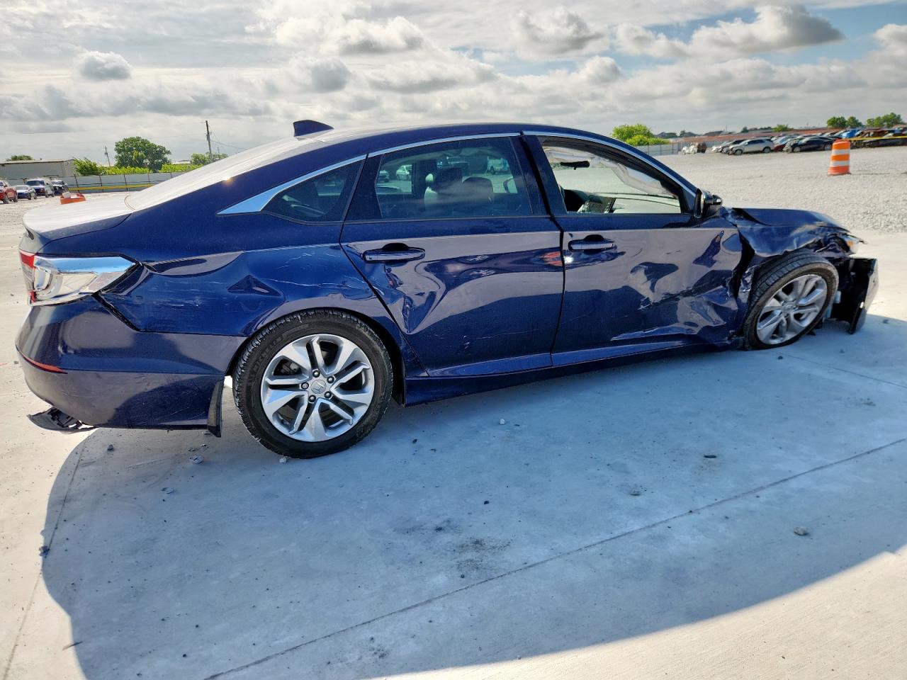 HONDA ACCORD 2018 VIN 1HGCV1F13JA147141 фото 3