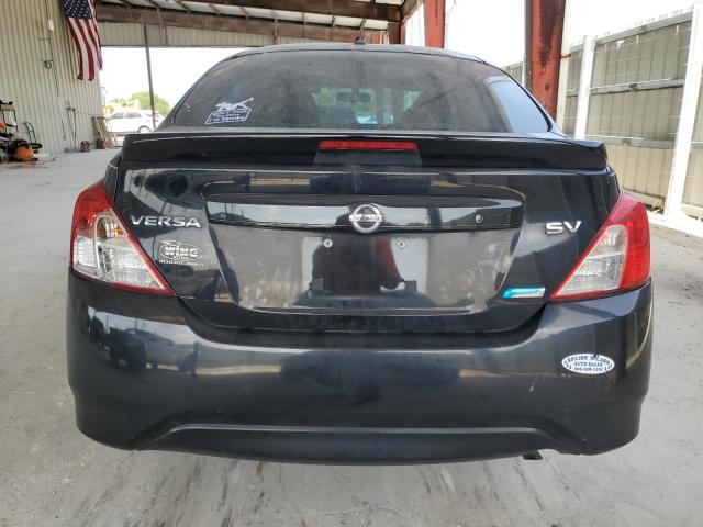 Sedans NISSAN VERSA 2016 Czarny