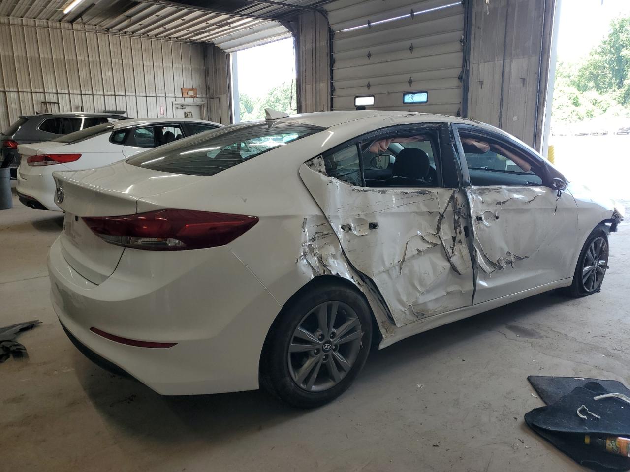 HYUNDAI ELANTRA 2018 VIN 5NPD84LF2JH250720 zdjęcie 3