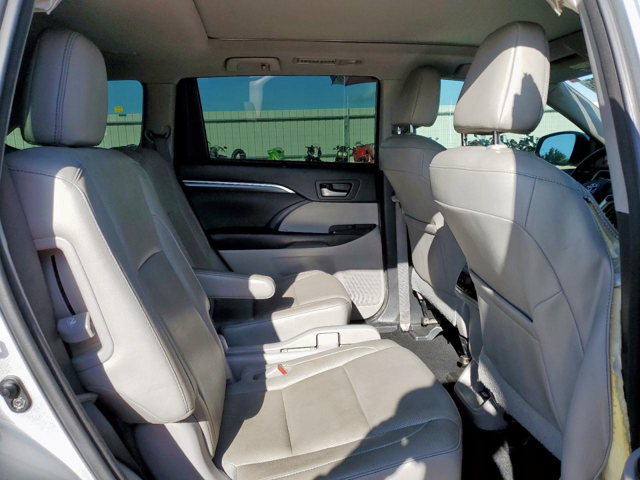 2017 Toyota Highlander Limited VIN: 5TDYZRFH8HS230453 Lot: 62882895
