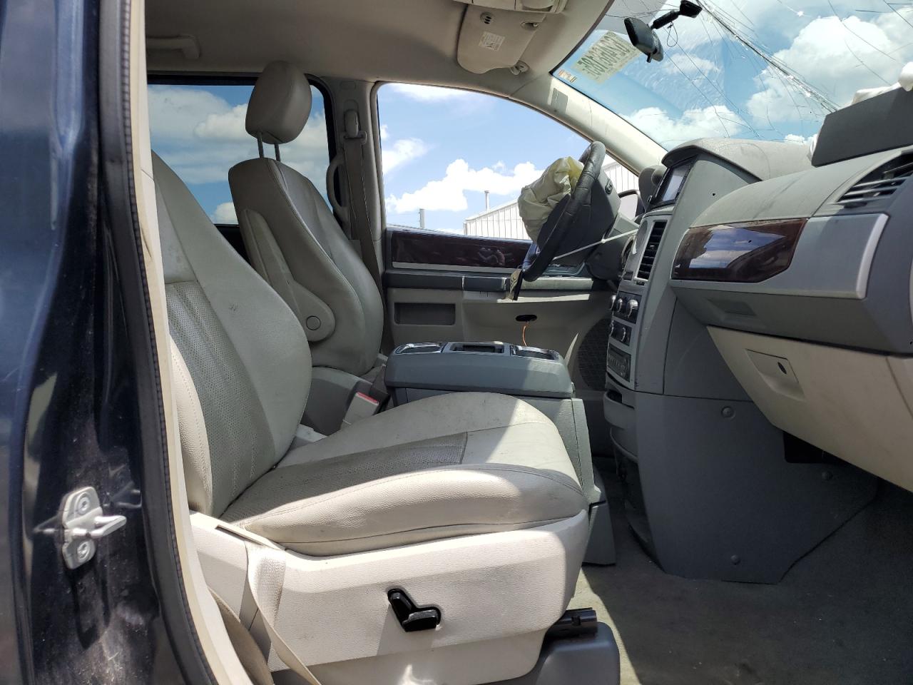 2009 Chrysler Town & Country Touring VIN: 2A8HR54119R670757 Lot: 62468185