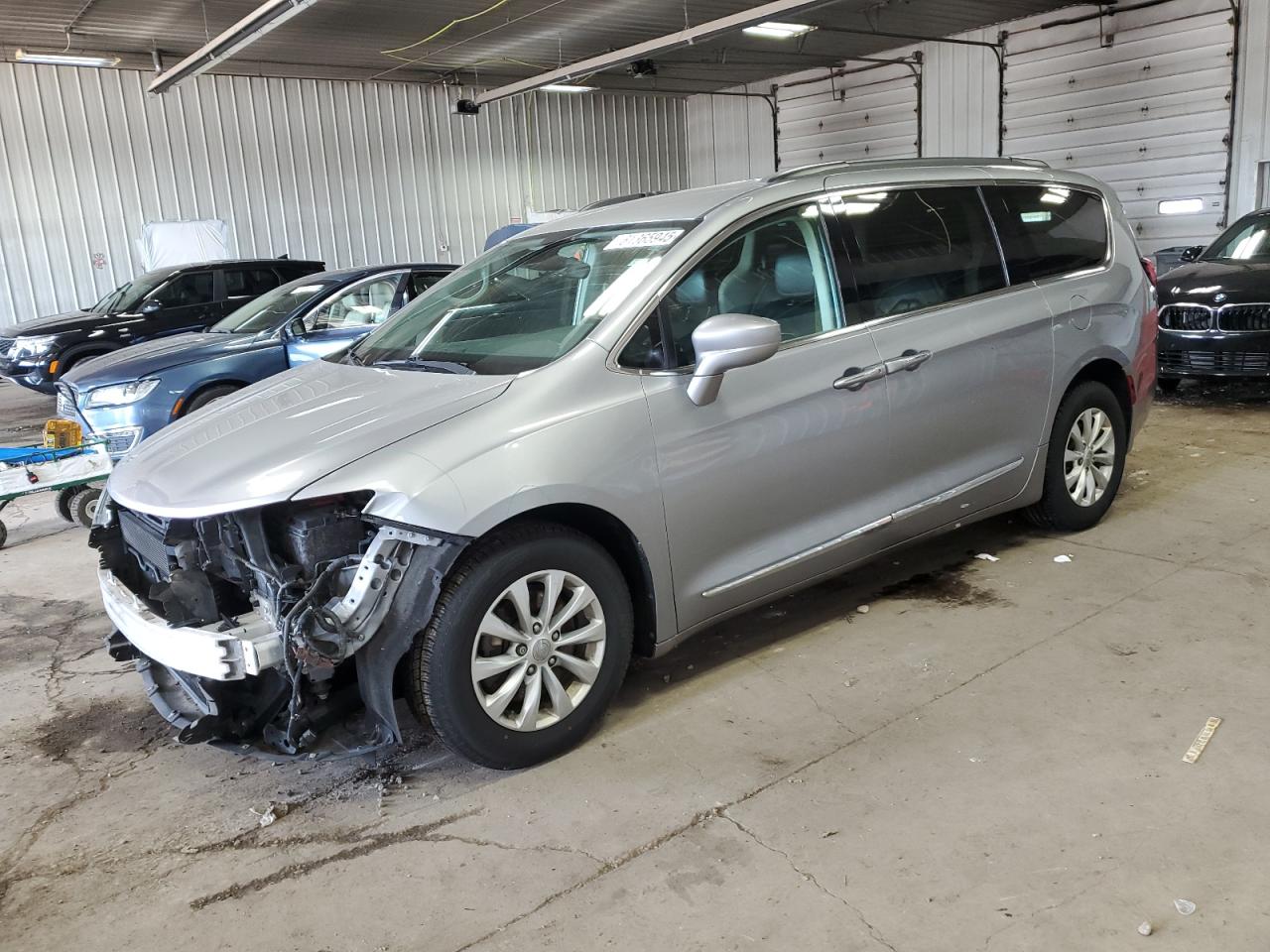 2017 Chrysler Pacifica Touring L იყიდება Franklin-ში, WI - Front End