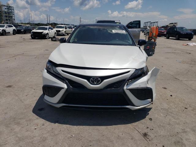  TOYOTA CAMRY 2021 White