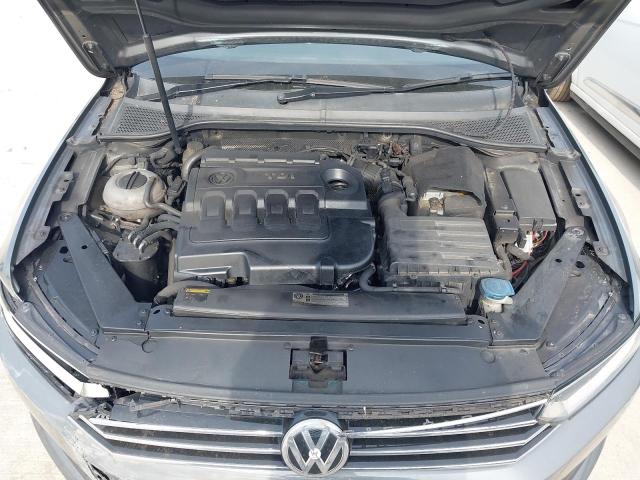 2015 VOLKSWAGEN PASSAT SE