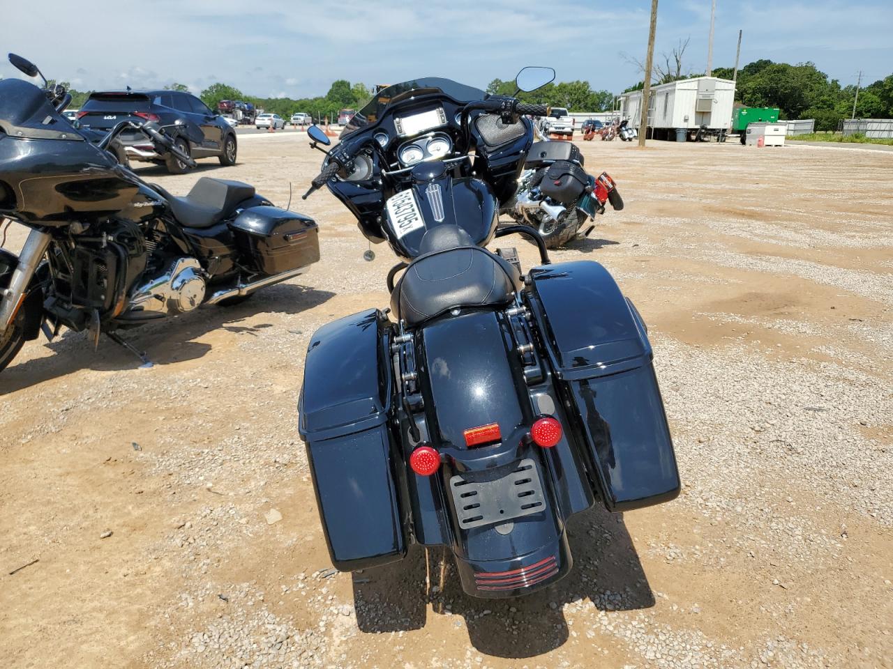 HARLEY-DAVIDSON FL 2018 VIN 1HD1KTC32JB677030 zdjęcie 4