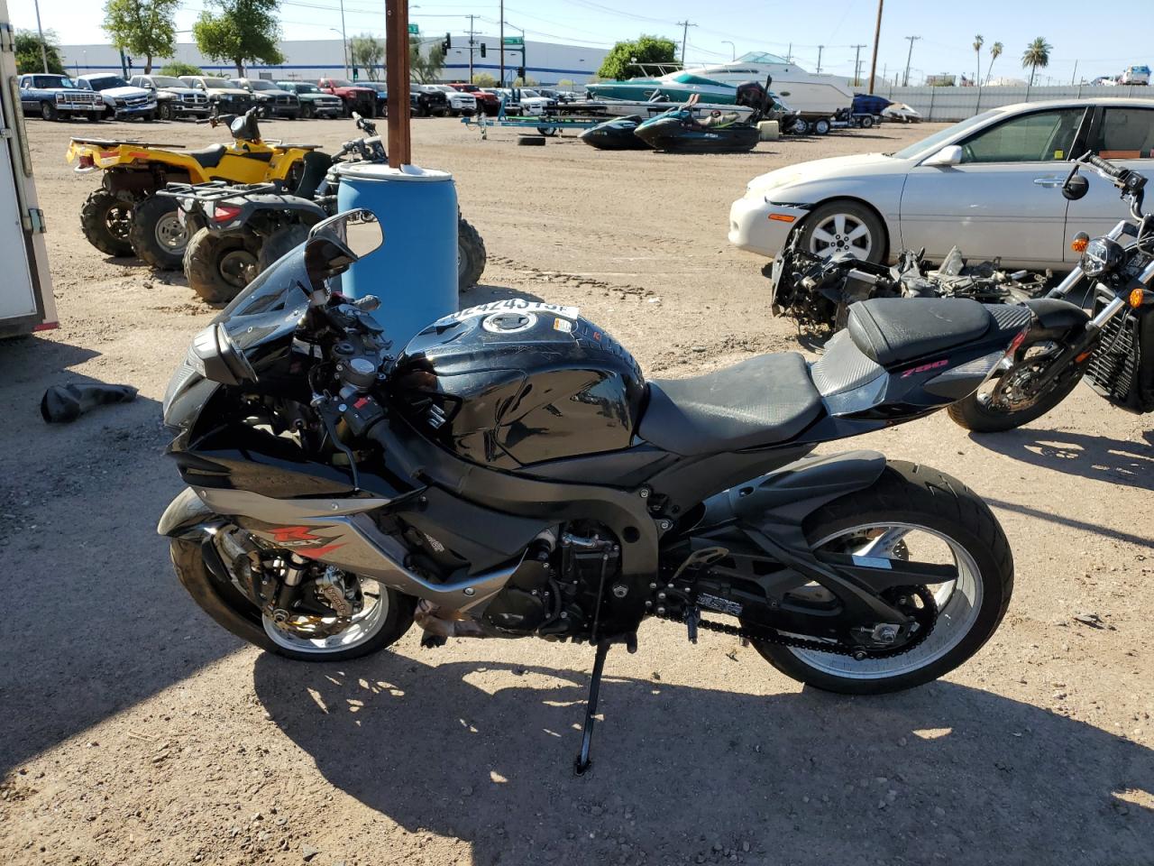 SUZUKI GSXR750 2018 VIN JS1GR7MA4J2100179 photo 3