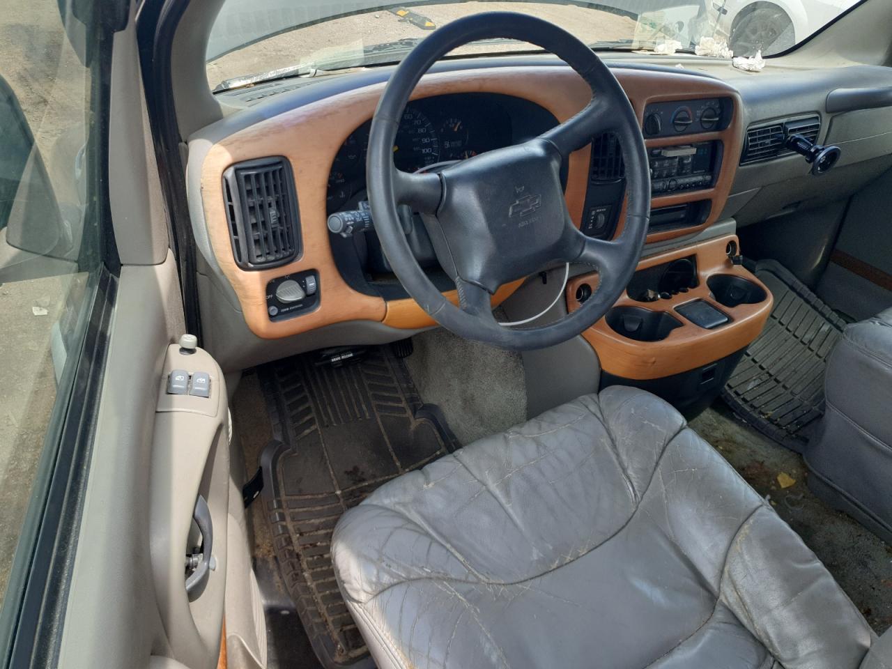 2000 Chevrolet Express G1500 VIN: 1GBFG15R9Y1170094 Lot: 59814765