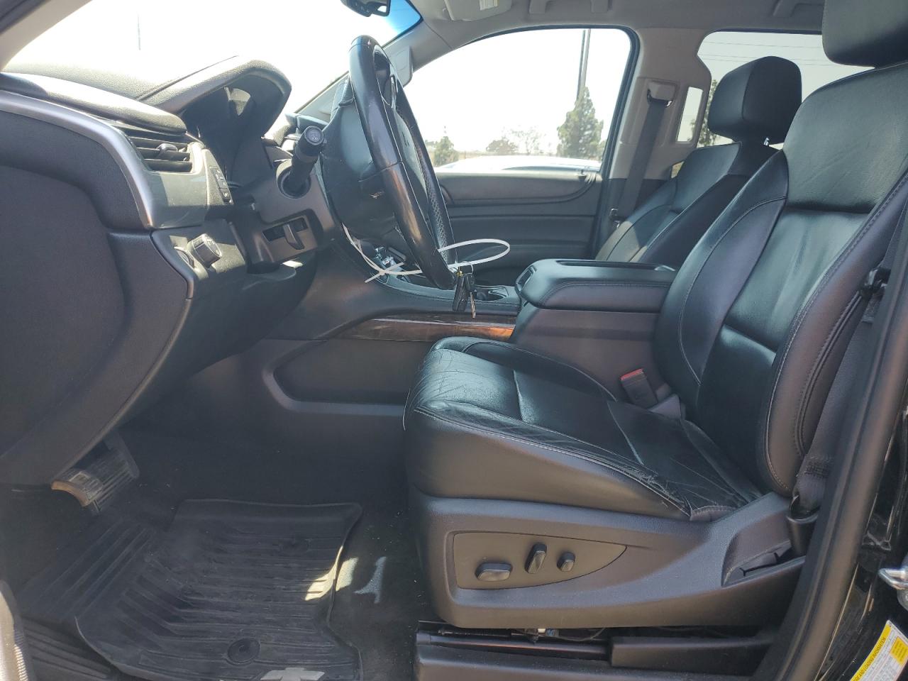 2018 Chevrolet Suburban C1500 Lt VIN: 1GNSCHKC2JR268767 Lot: 62789185