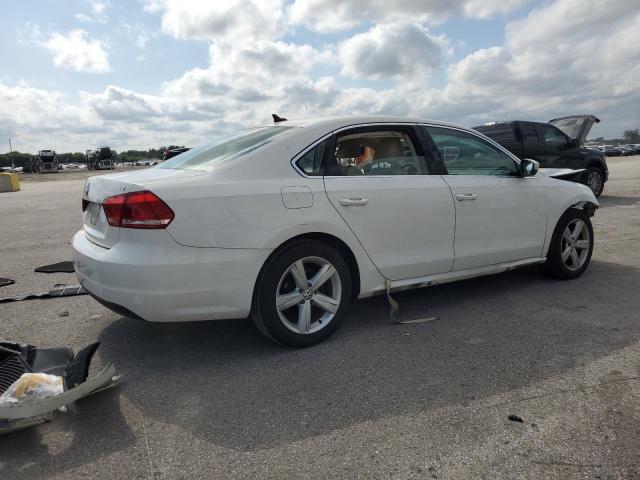 Sedans VOLKSWAGEN PASSAT 2015 White