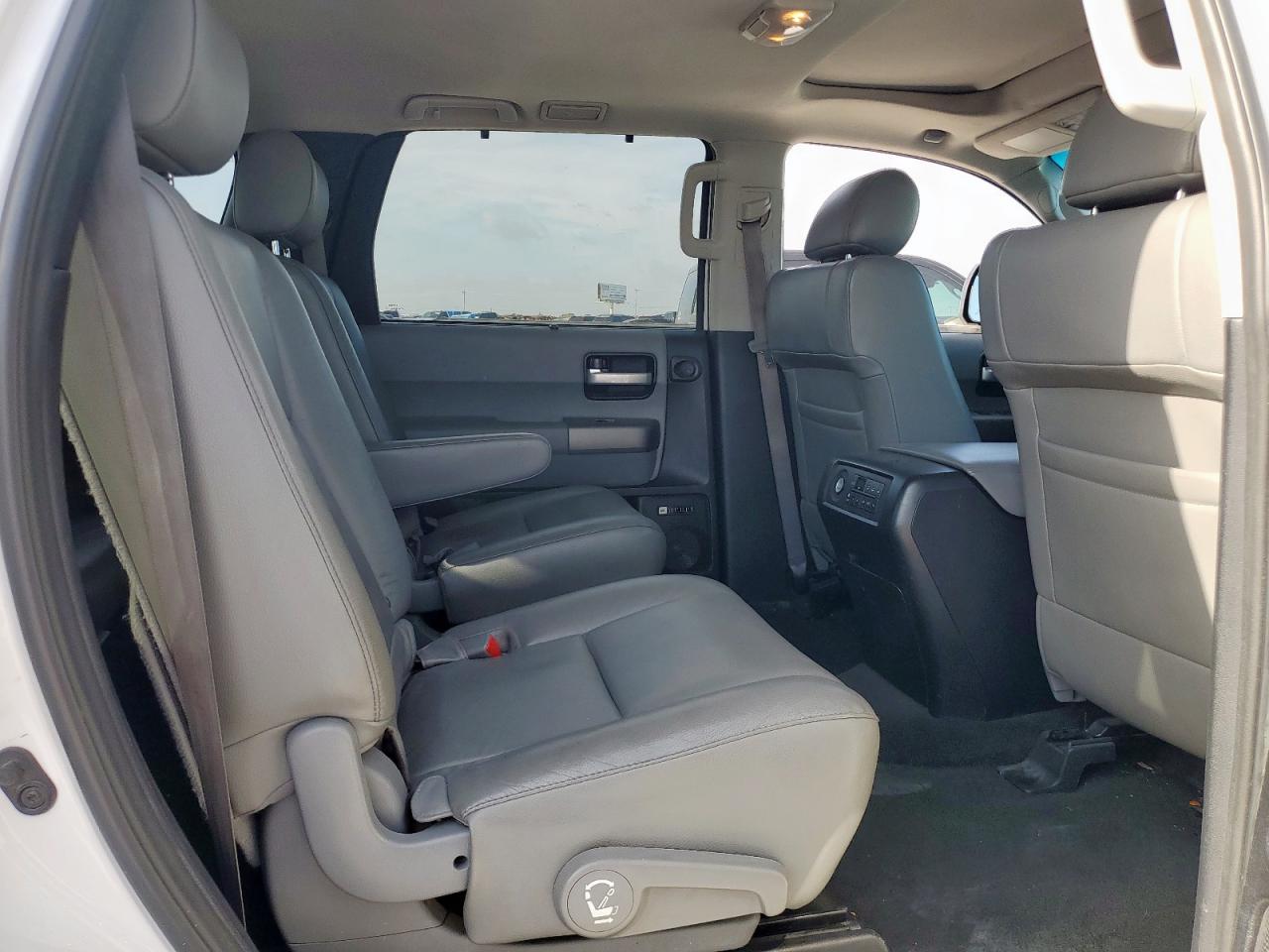 2013 Toyota Sequoia Limited VIN: 5TDKY5G19DS049911 Lot: 61542655