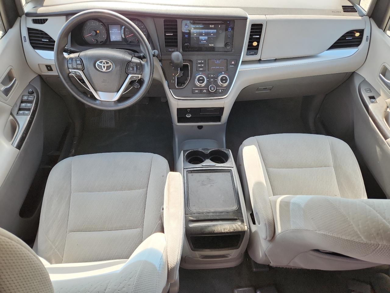 2017 Toyota Sienna Le VIN: 5TDKZ3DC0HS857819 Lot: 62381135