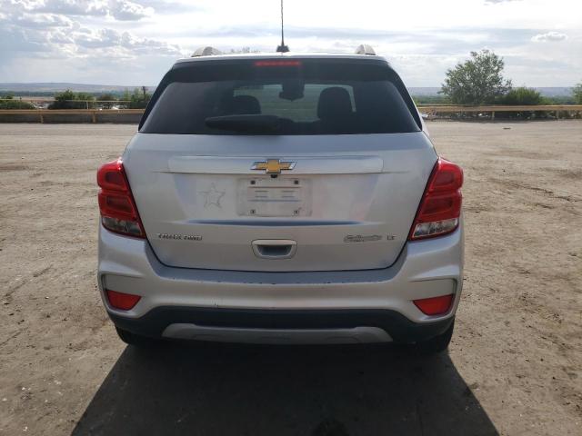 CHEVROLET TRAX 2018 Srebrny