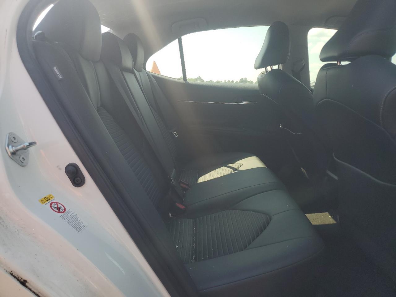 TOYOTA CAMRY 2018 VIN JTNB11HK3J3002418 zdjęcie 10