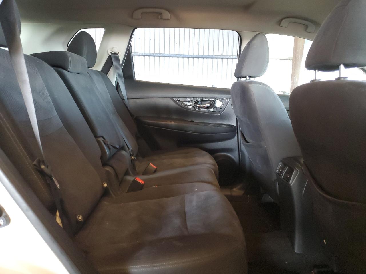 2016 Nissan Rogue S VIN: KNMAT2MT8GP670537 Lot: 61428145