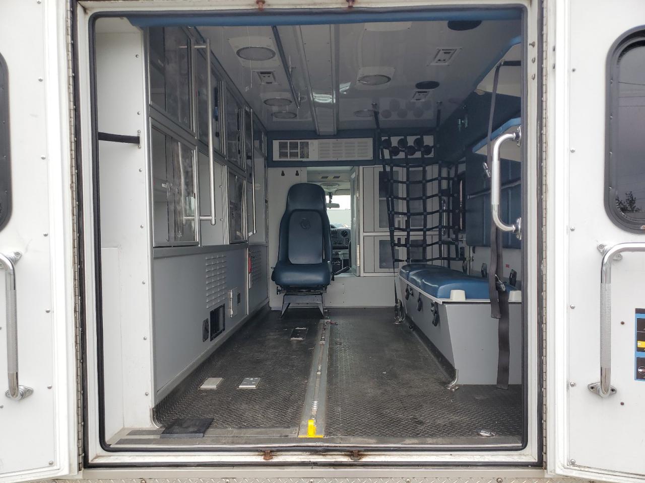 2015 Ford Econoline E350 Super Duty Cutaway Van VIN: 1FDWE3FSXFDA07752 Lot: 62582675