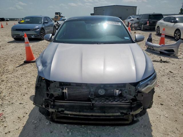  VOLKSWAGEN JETTA 2019 Srebrny