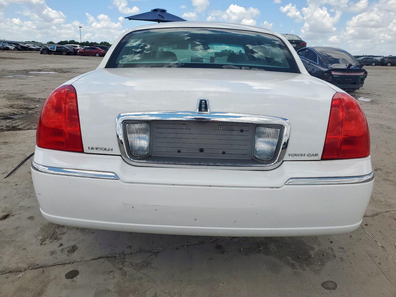2007 Lincoln Town Car Signature Limited VIN: 1LNHM82V97Y629259 Lot: 62671595