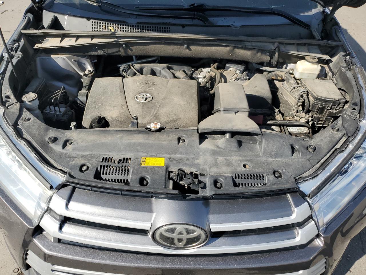 2018 Toyota Highlander Le VIN: 5TDBZRFH5JS807483 Lot: 62724915