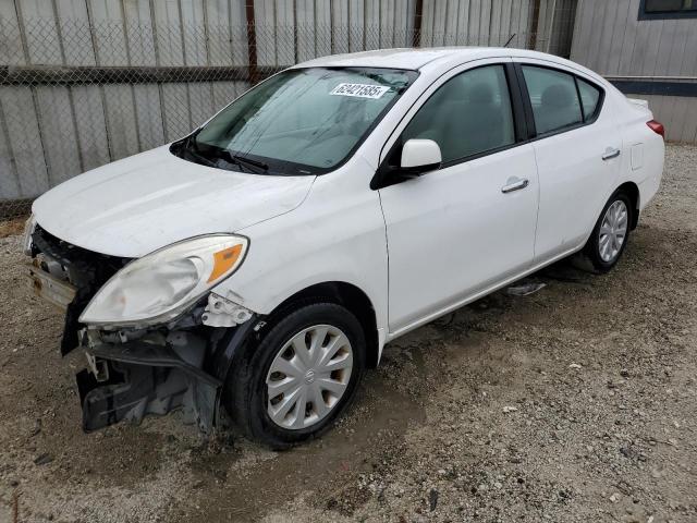 Sedans NISSAN VERSA 2014 Biały