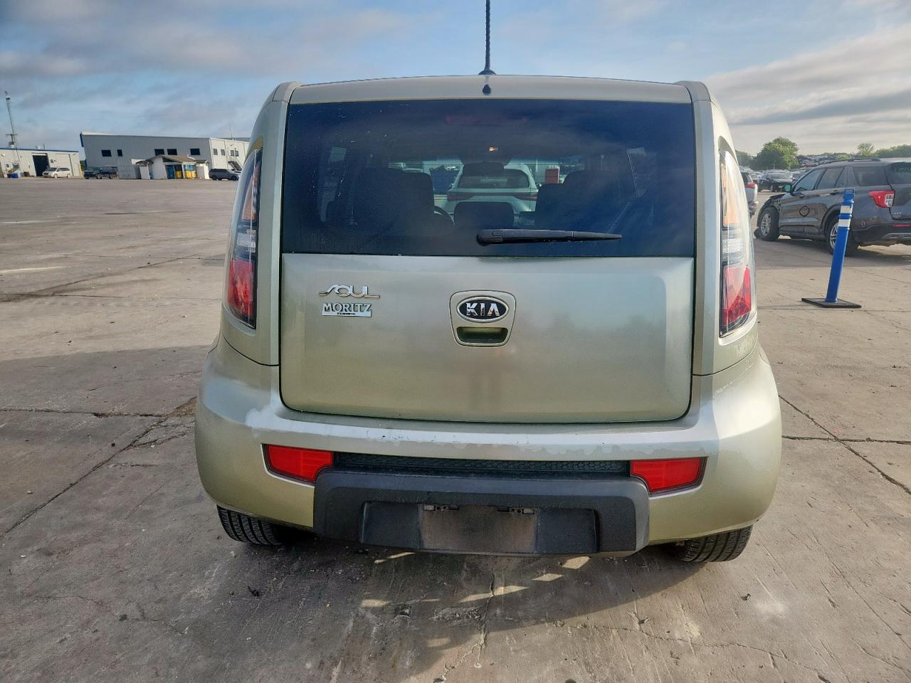 2011 Kia Soul + VIN: KNDJT2A20B7212317 Lot: 62645555