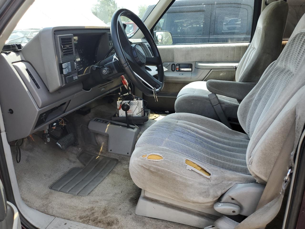 1992 Chevrolet Suburban K2500 VIN: 1GNGK26N7NJ315068 Lot: 61382035