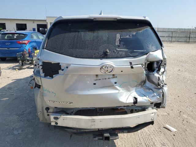  TOYOTA HIGHLANDER 2018 Srebrny