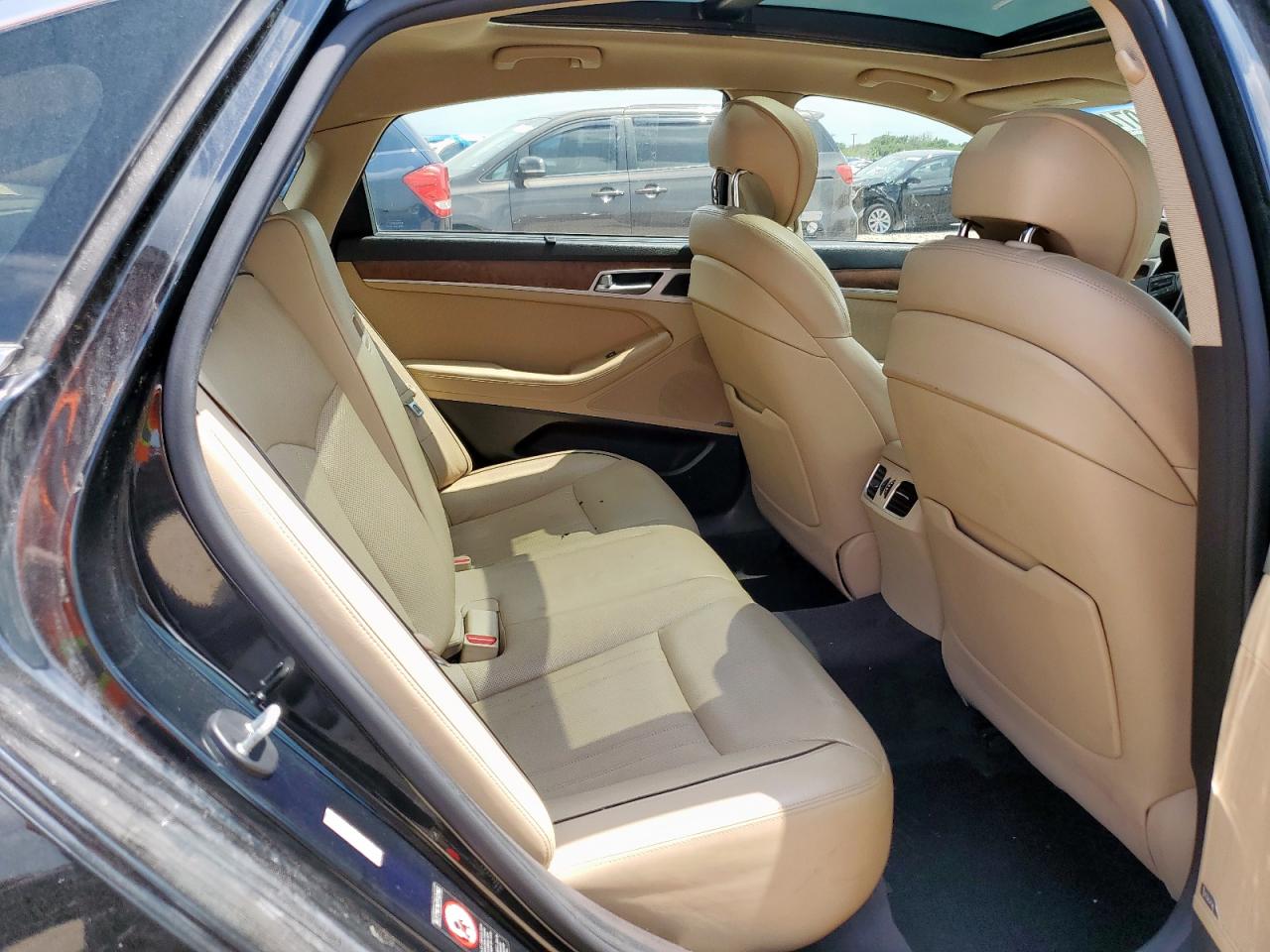 2015 Hyundai Genesis 3.8L VIN: KMHGN4JE2FU050865 Lot: 59210745